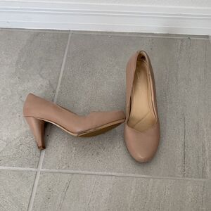 Clark Dress Pump Womens Size 6.5 Color Nude Heels soft cushion